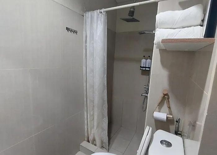 Shell Res Nr Moa 2br Free Parking